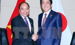 Thủ tướng Nguyễn Xuân Phúc hội kiến Thủ tướng Nhật Bản